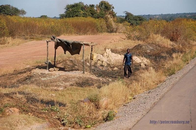 Zambia pictures (13).JPG - Fuel station, Zambia.